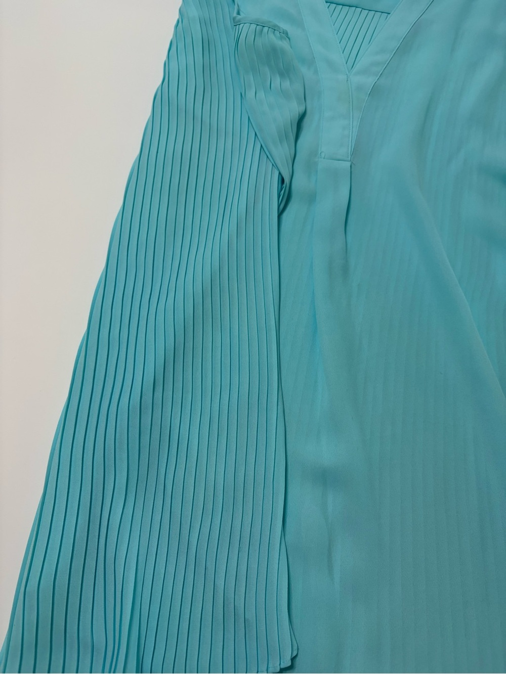 Zac & Rachel Light Aqua Pleated Sleeveless Blouse - Picture 5 of 7